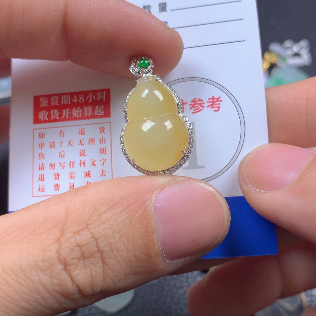 【闪购商品】翡翠颈饰18K金镶嵌胡**头翡翠