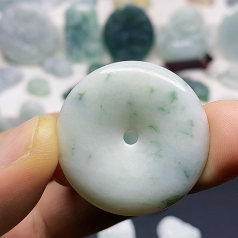 翡翠颈饰未镶嵌吊坠