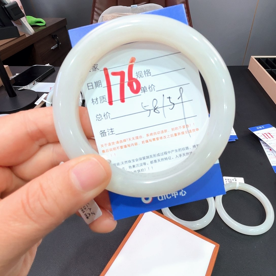 和田玉手镯未镶嵌