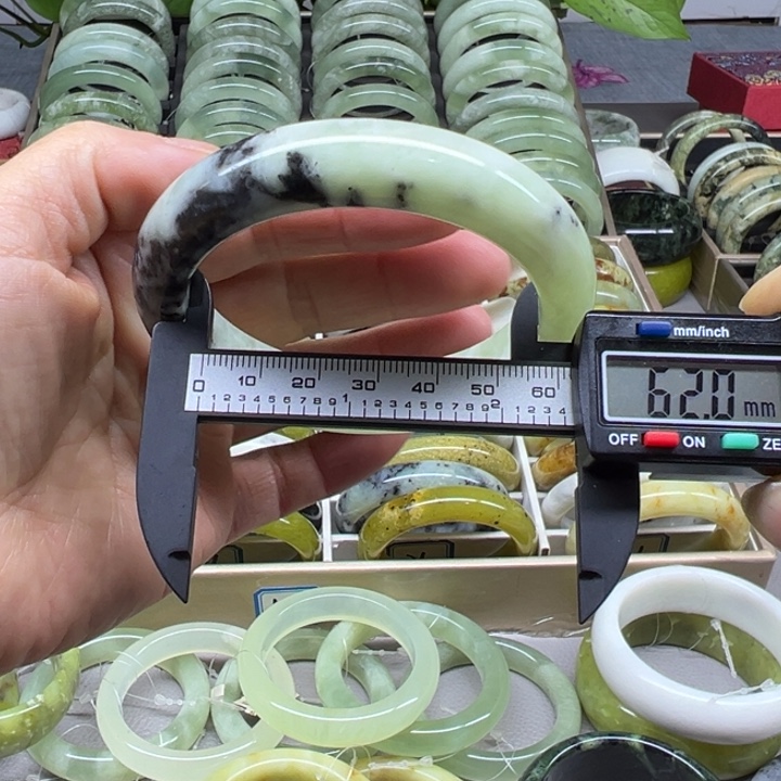 蛇纹石玉未镶嵌手镯27