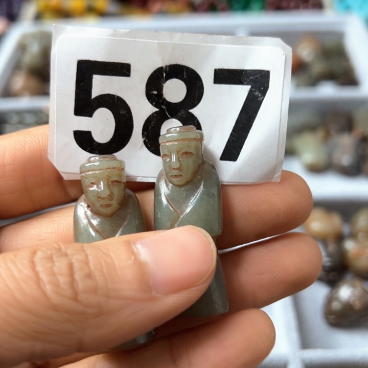 和田玉（糖玉）颈饰未镶嵌过**烟