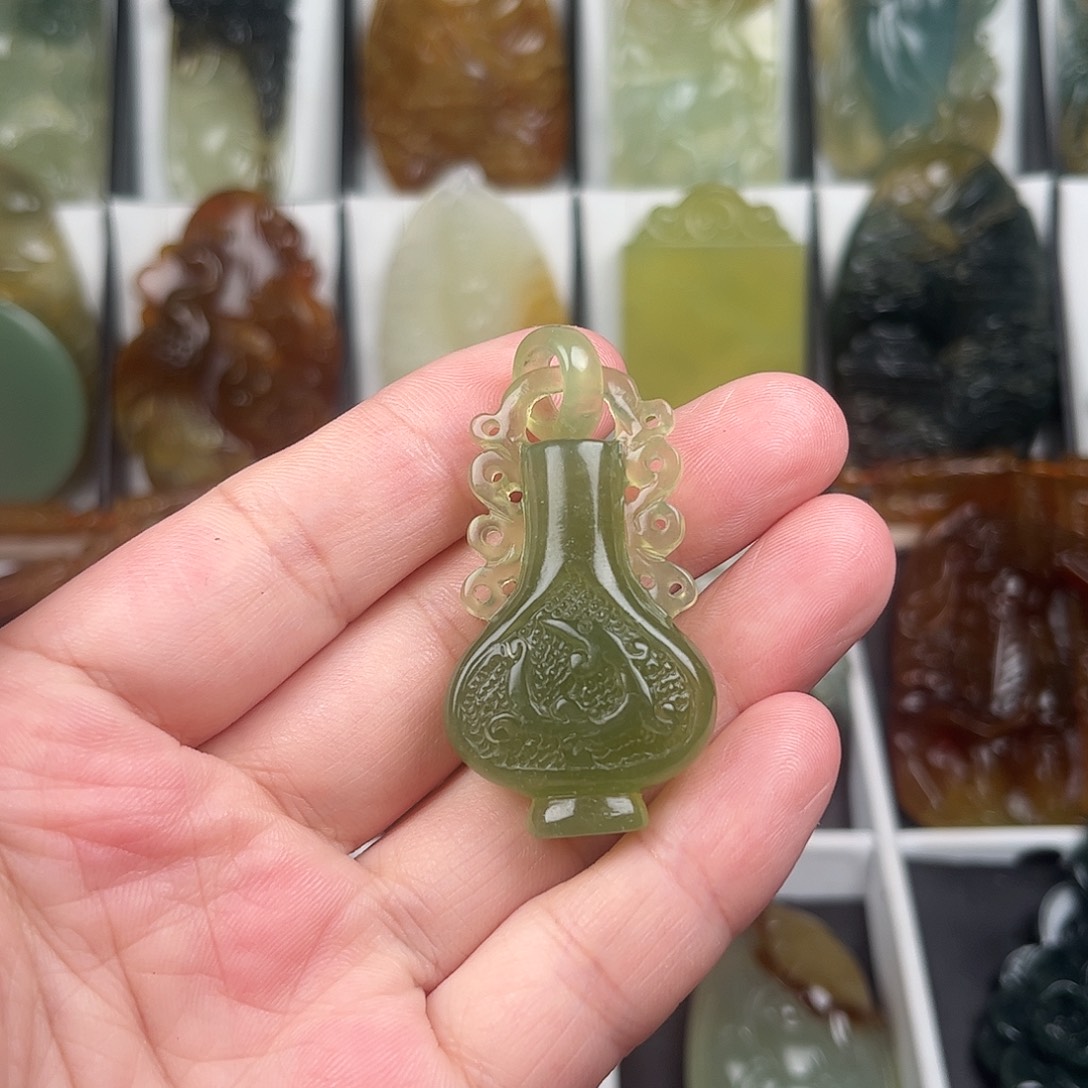 蛇纹石玉颈饰未镶嵌