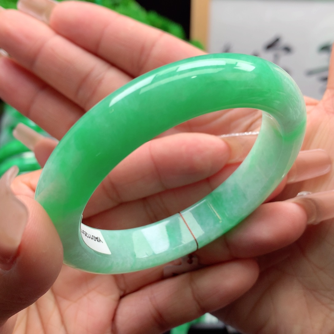 未镶嵌手镯翡翠缅甸