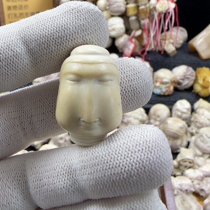 王***收非金属配饰鹿角雕刻佛首