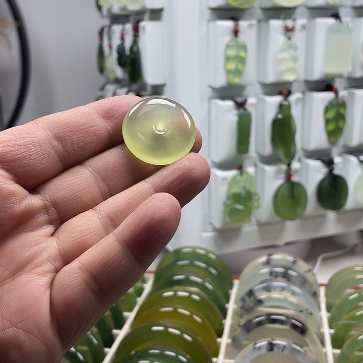 合金蛇纹石玉颈饰