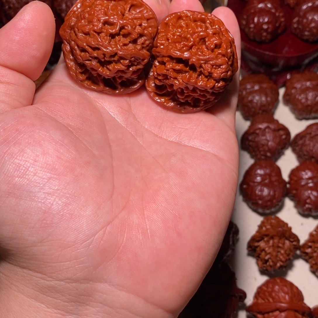 狼***人桃核吊坠满天星满天星