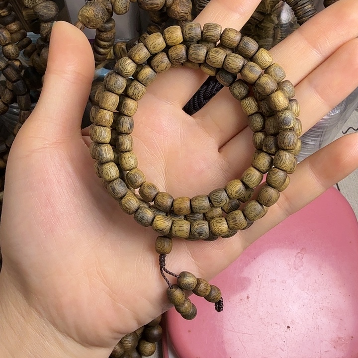 叔***一沉香沉香碎屑莺歌绿奇楠06竖纹鼓珠多圈15.7克