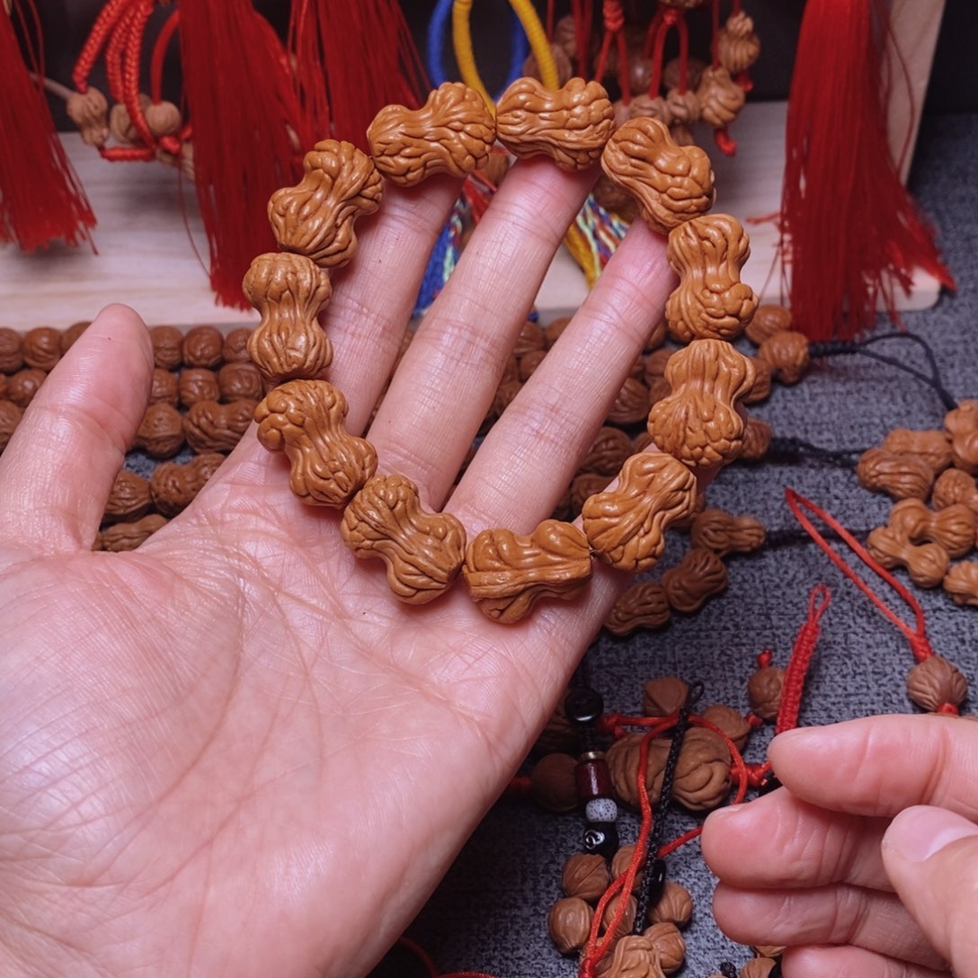 吊坠桃核桃枭手串