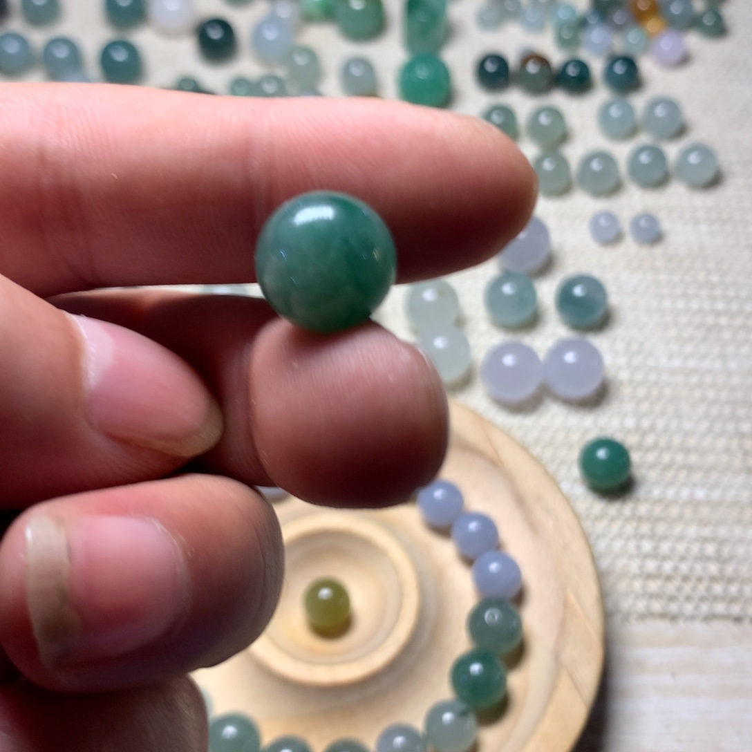 紫***星翡翠散珠珠子一颗