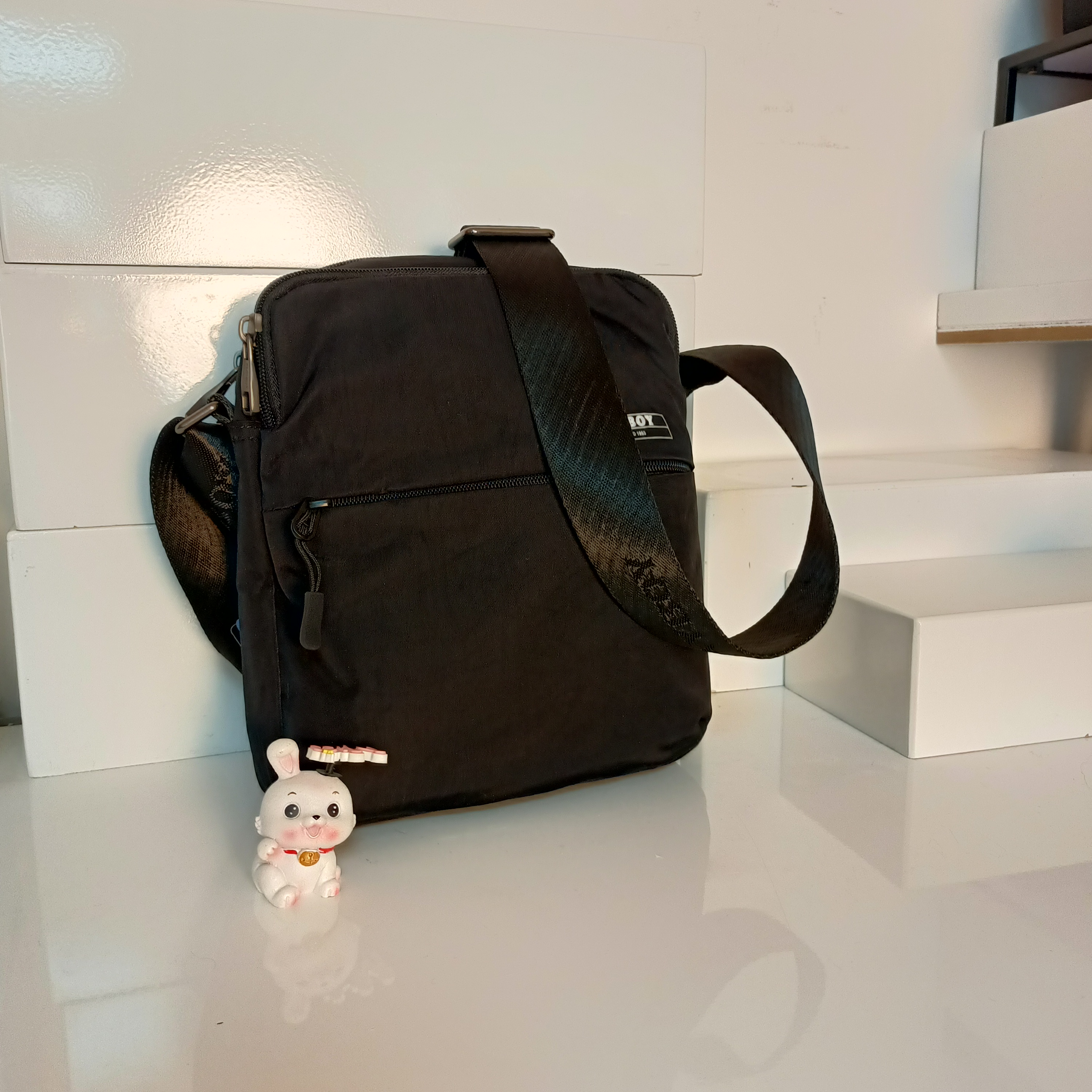 男包运动时尚户外百搭黑色防水简约单肩高品质潮流轻便男士休闲包