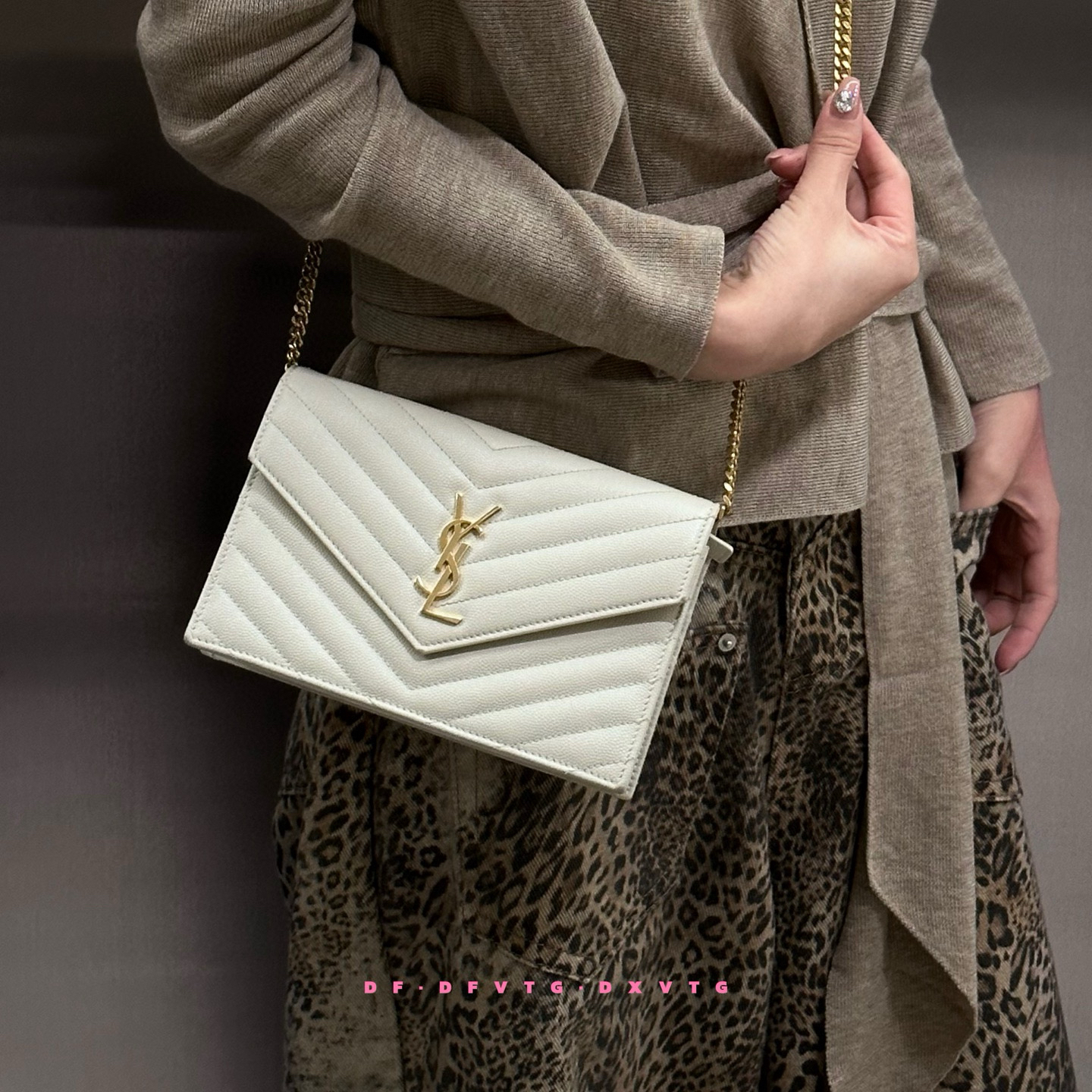 95新 YSL/圣罗兰 ysl 白金鱼子酱信封斜挎包K