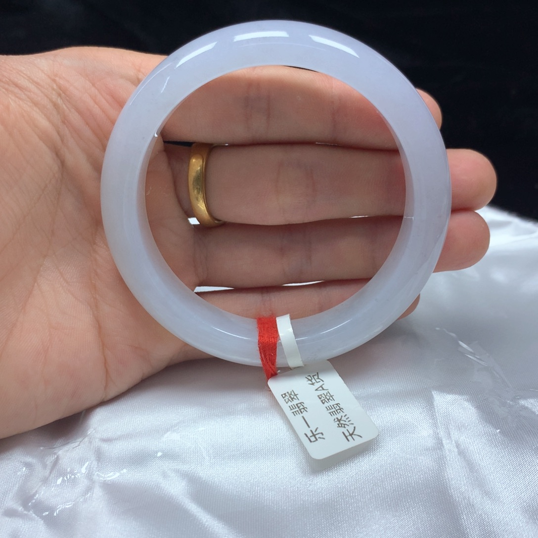 翡翠未镶嵌手镯（圆镯）56.5