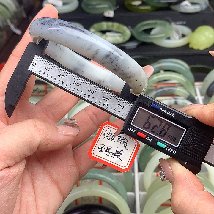 蛇纹石玉手镯未镶嵌1048