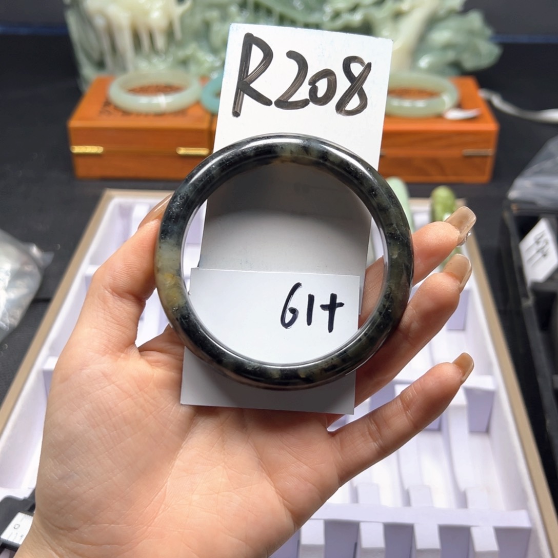 蛇纹石玉手镯未镶嵌