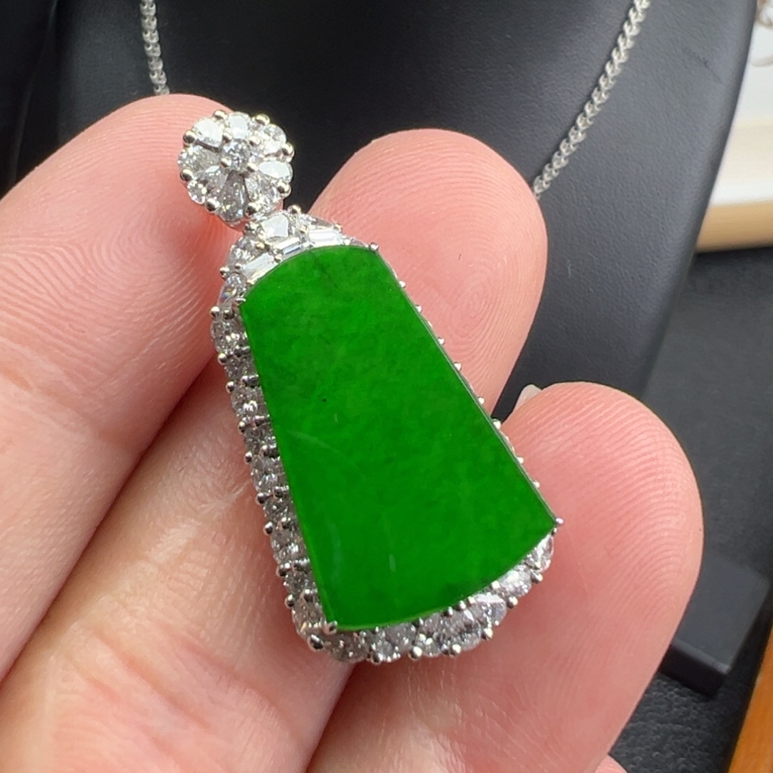 翡翠18K金镶嵌颈饰裸石19.4