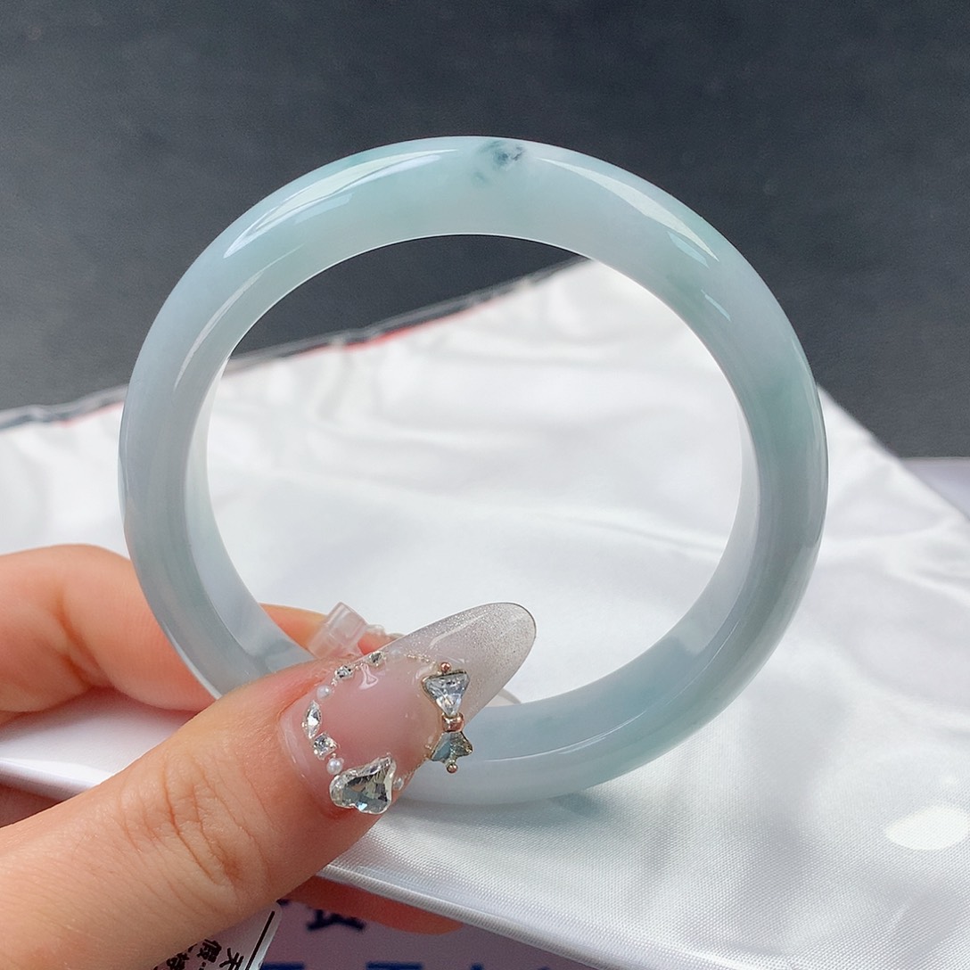 翡翠手镯未镶嵌0044正55.6