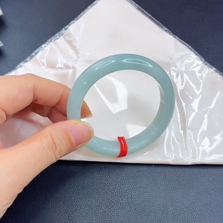 翡翠未镶嵌手镯冰胶蓝绿