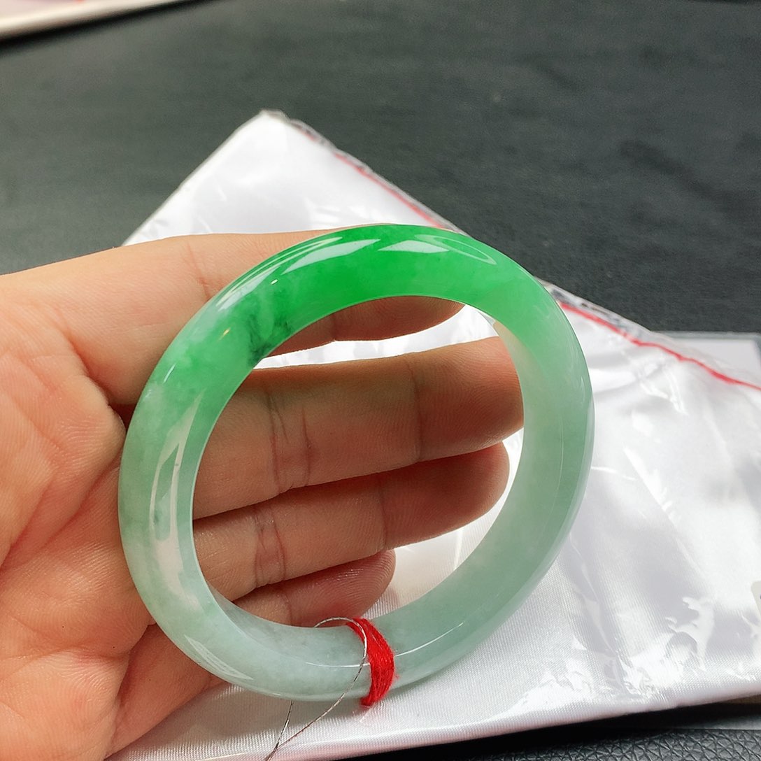 未镶嵌手镯翡翠天然翡翠手镯