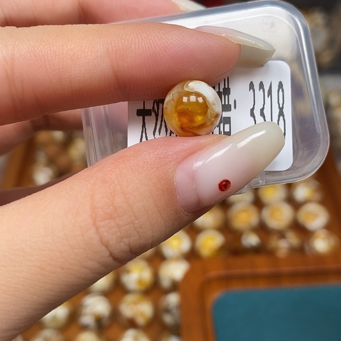 蜜蜡未镶嵌珠宝奇石3318