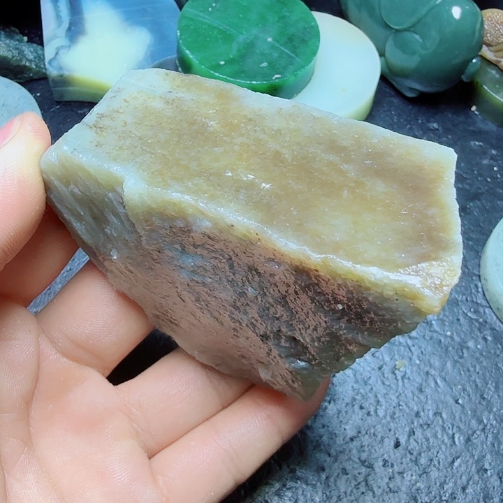 和田玉（糖玉）未镶嵌珠宝奇石