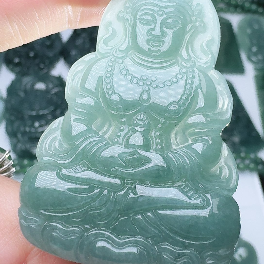 翡翠未镶嵌颈饰天然的A货翡翠多样性发其一 