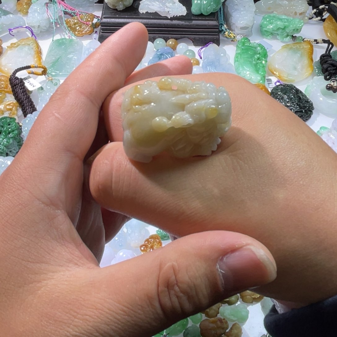 翡翠颈饰未镶嵌天然