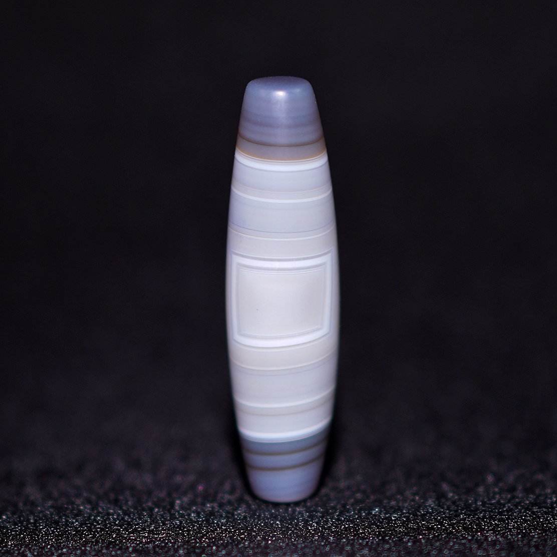 精品蓝沁天圆地方缠丝玛瑙吊坠锁骨珠