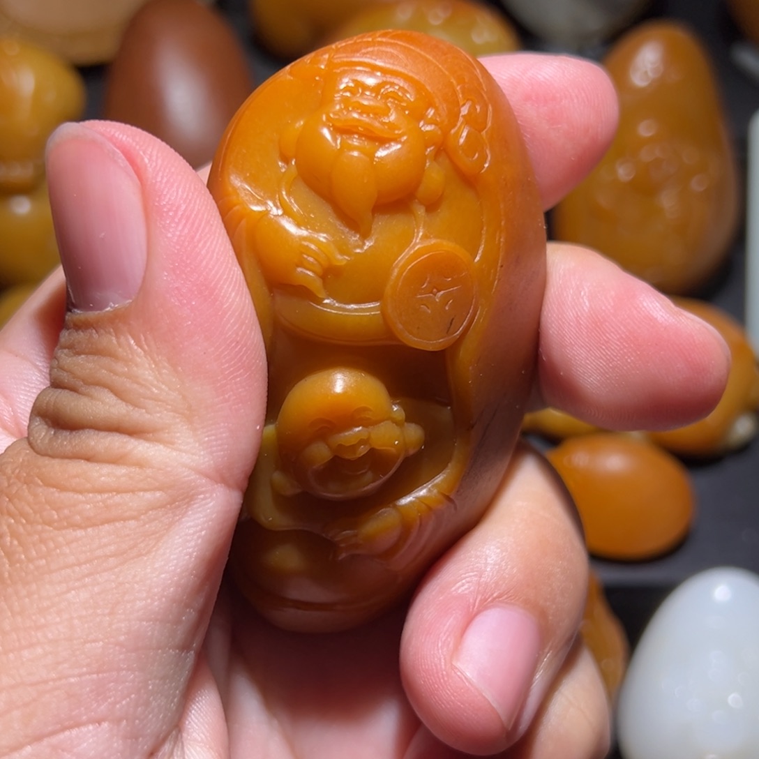 平***安和田玉未镶嵌颈饰