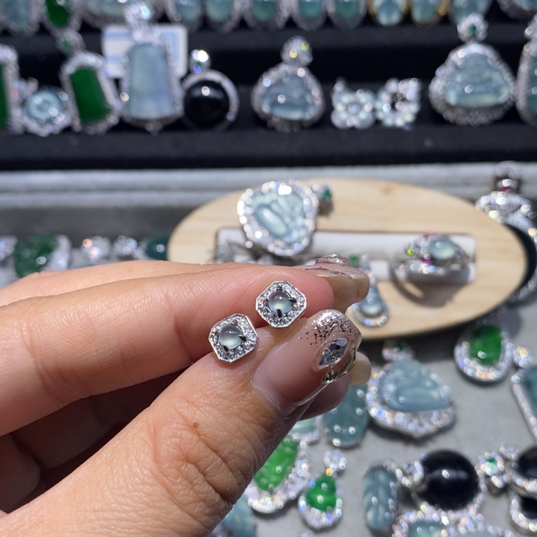 翡翠颈饰未镶嵌婉****计翡翠