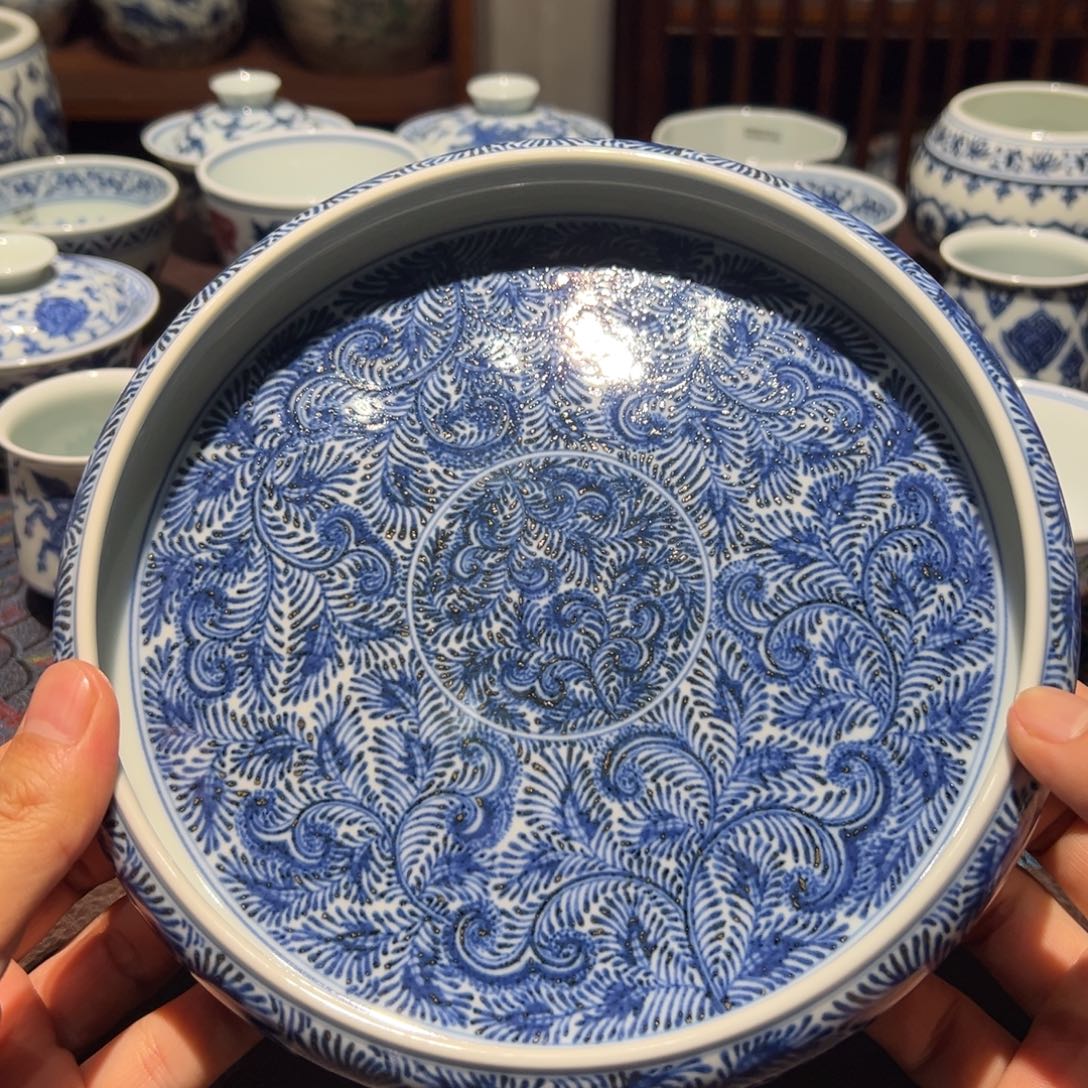 陶精品青花卷草壶承口径约16.8厘米