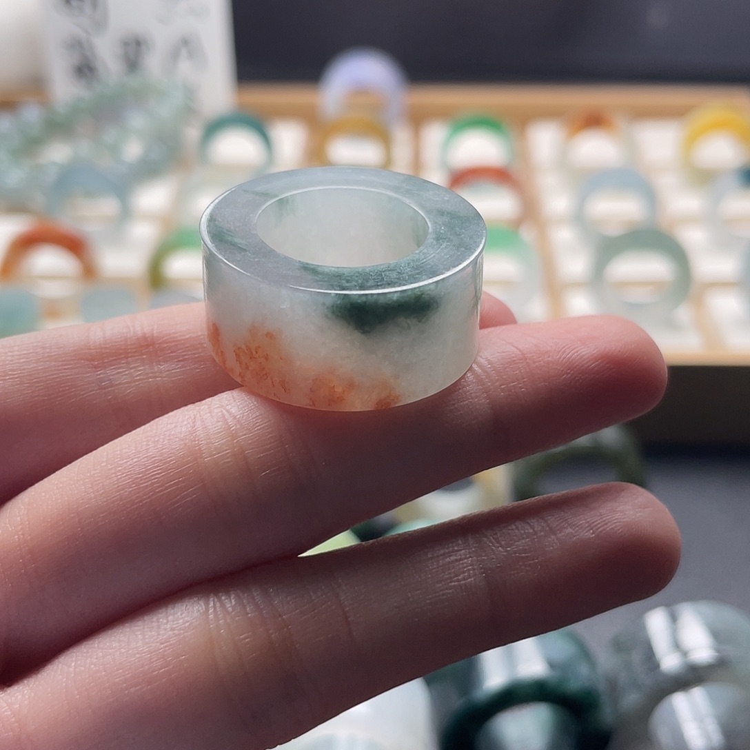 凹***啦定制翡翠未镶嵌翡翠