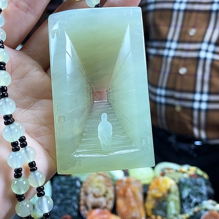 蛇纹石玉吊坠未镶嵌