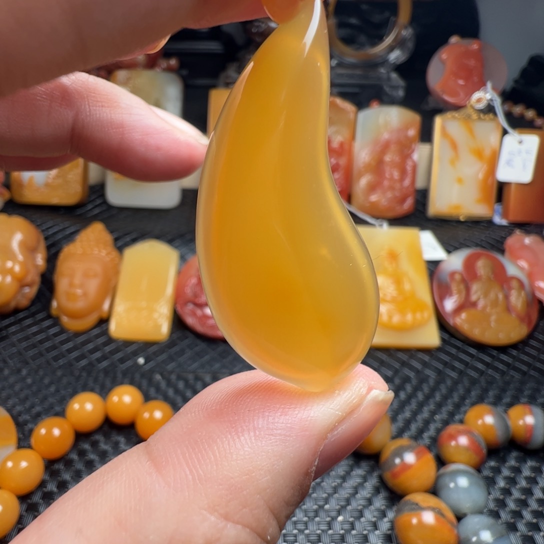 石英质玉（黄龙玉）吊坠(赠链)合金