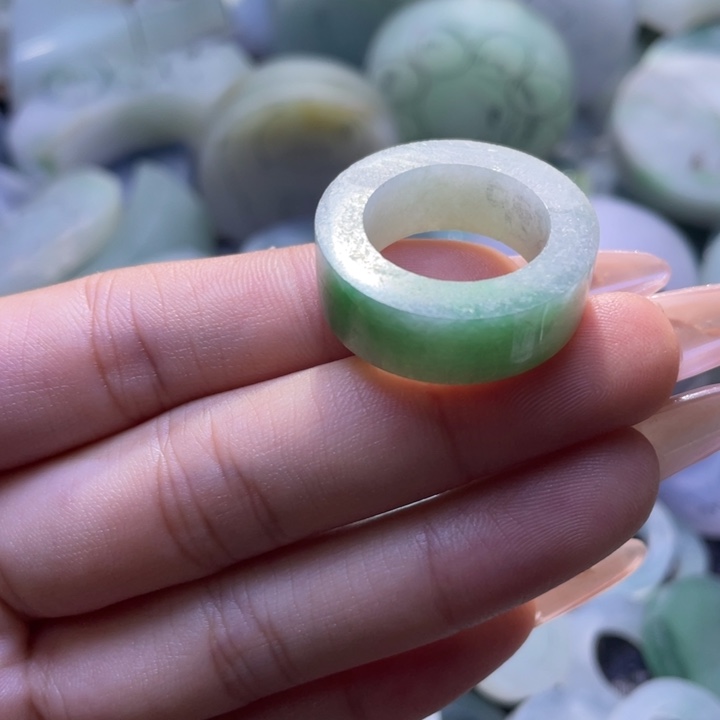 定制翡翠未镶嵌戒指