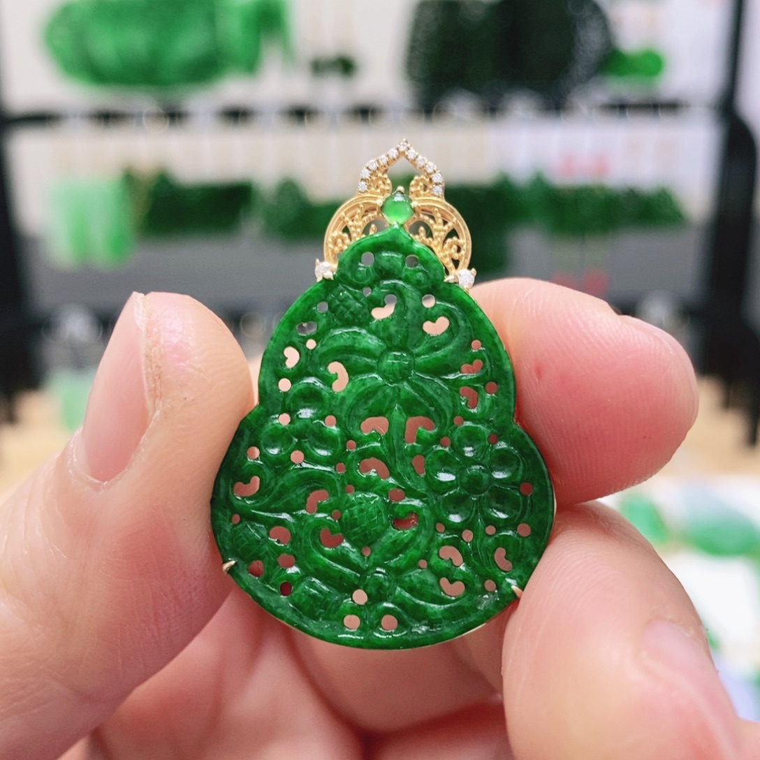 洋***檍翡翠18K金镶嵌耳饰挂件