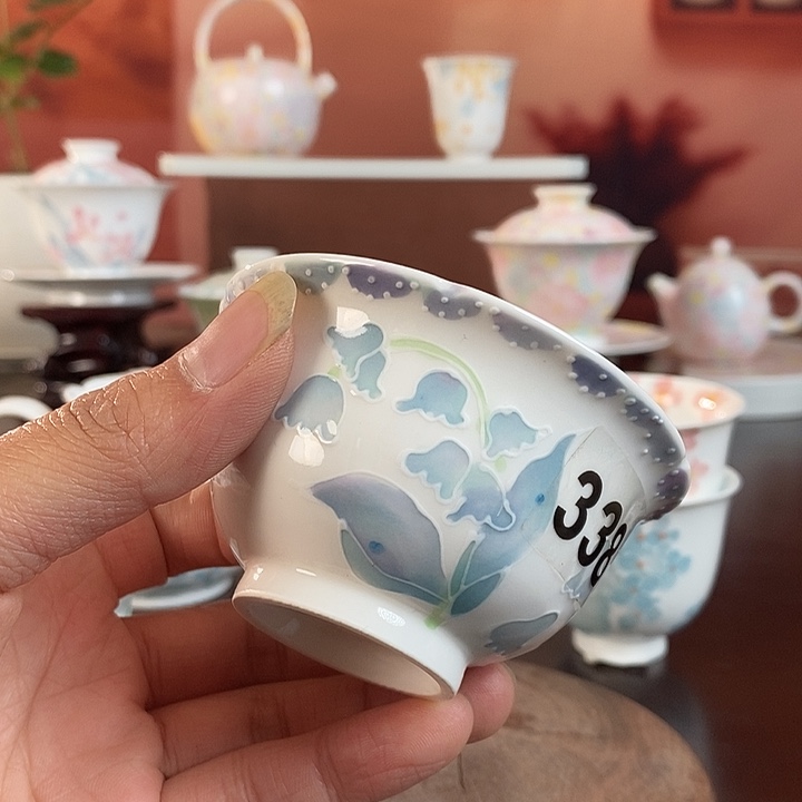 铃铛花品茗杯手绘釉下高温