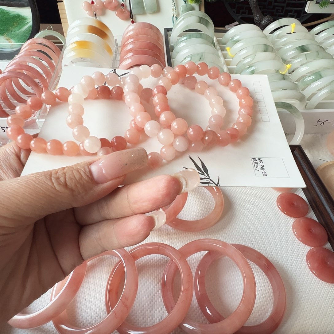 石英质玉（金丝玉）未镶嵌手镯卡8珠子弹力绳