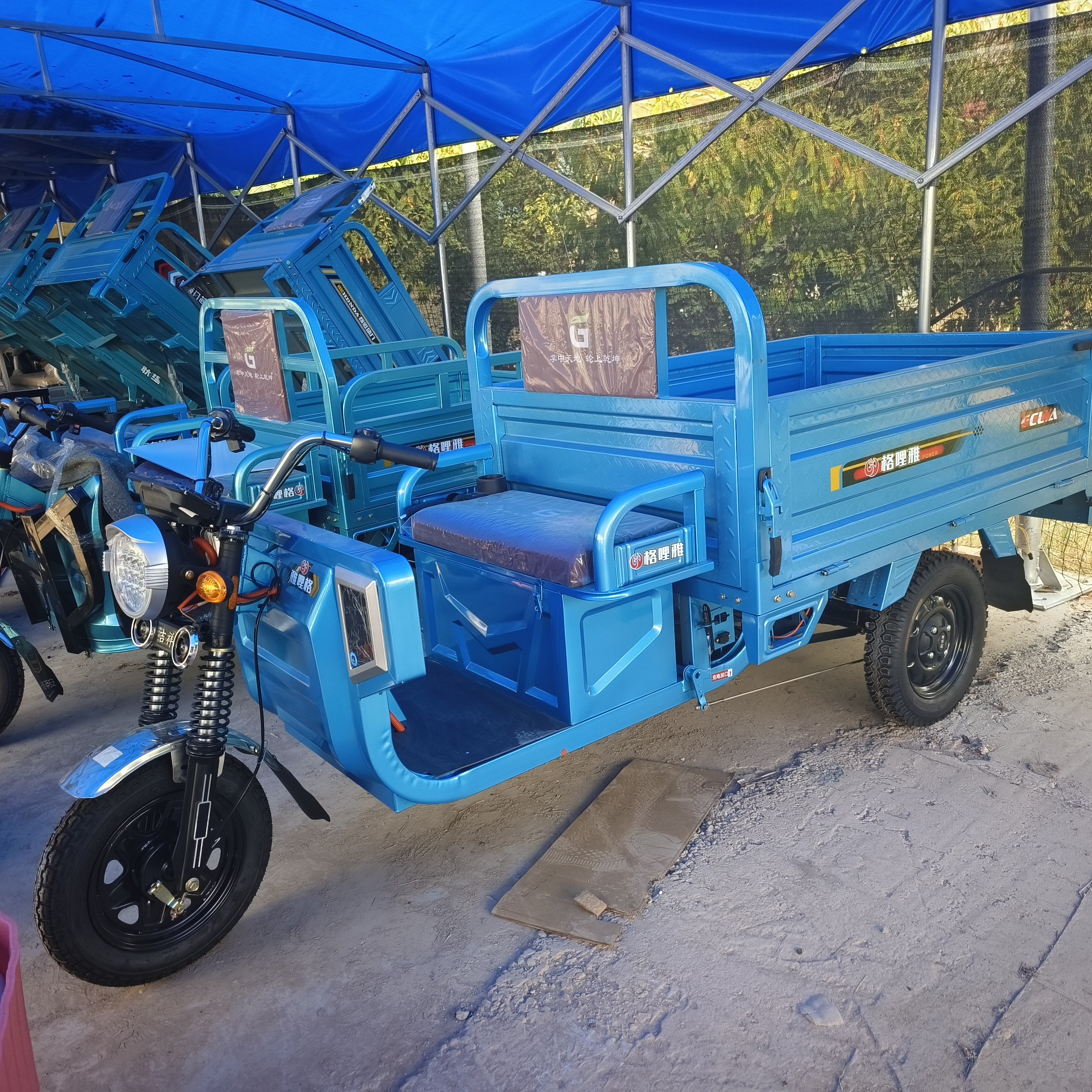 车拉货载重王可摆摊