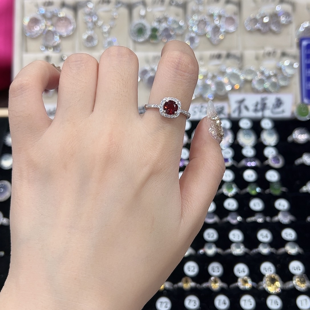  ****石榴石戒指银S925镶嵌