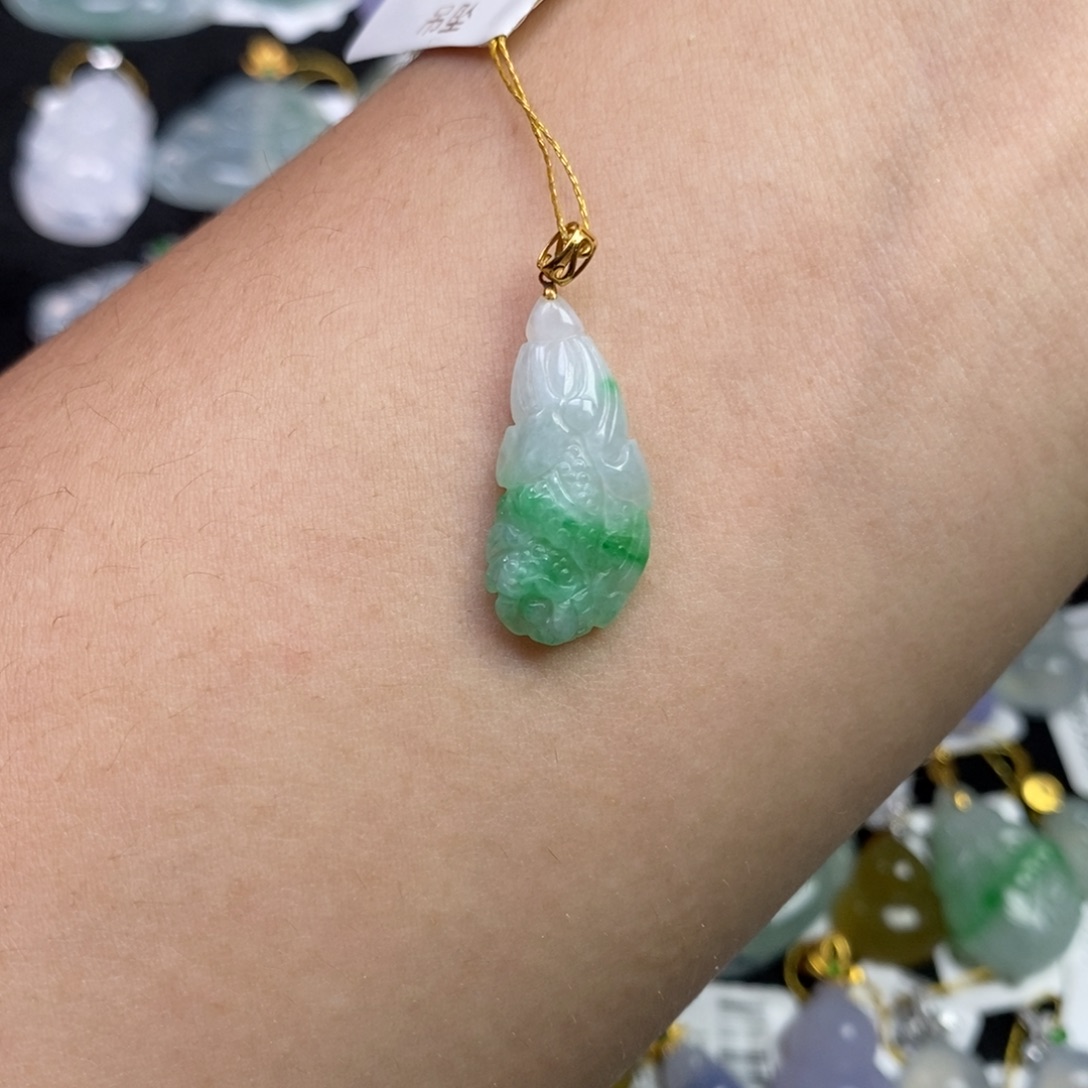 翡翠18K金镶嵌颈饰白菜