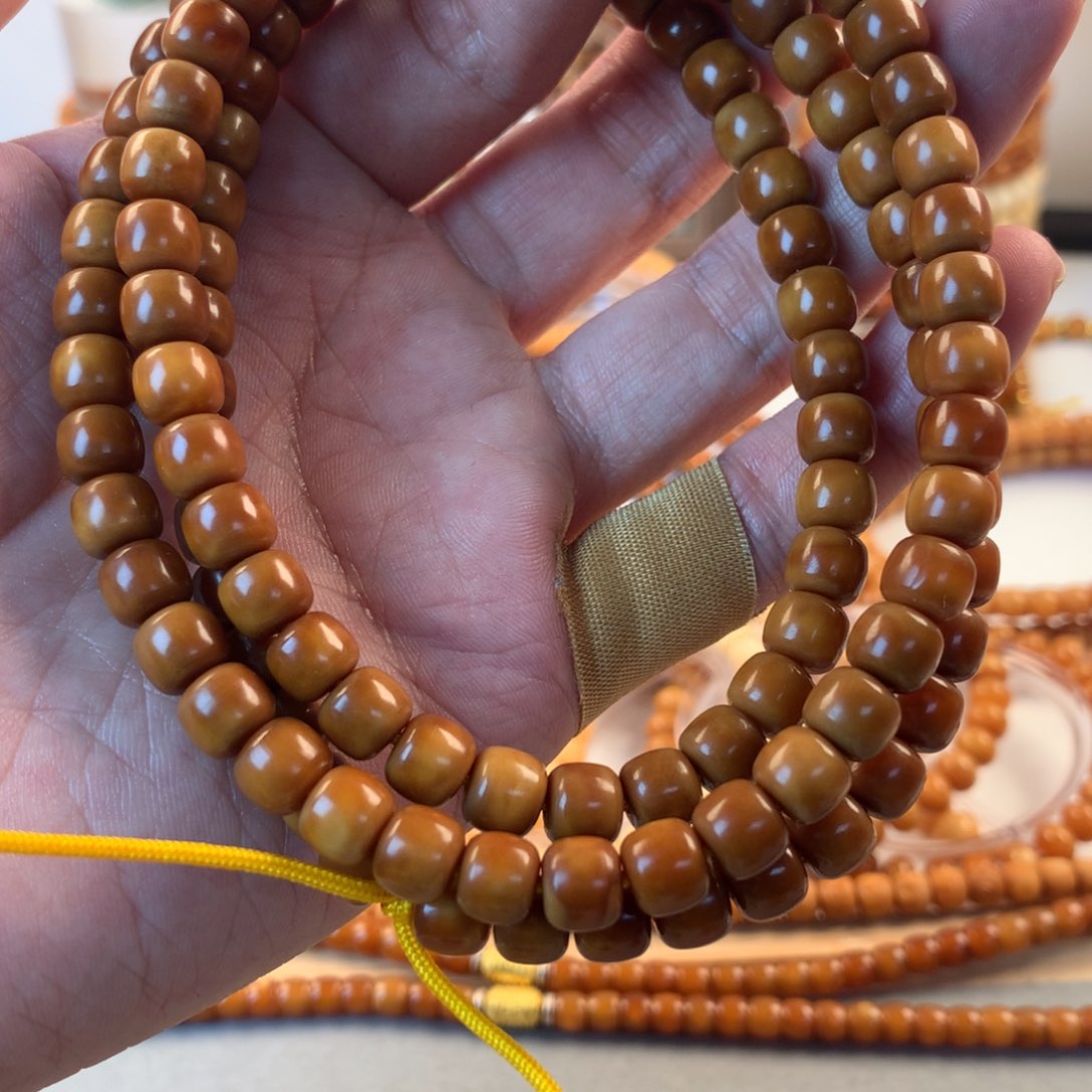 星月菩提吊坠8×7藏红老型脖挂半玉化