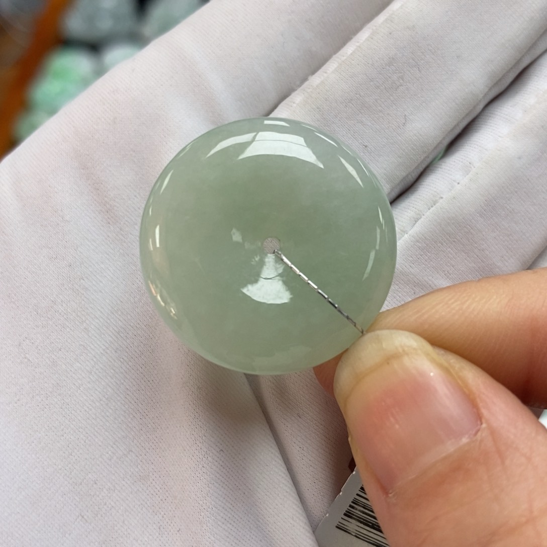 翡翠颈饰未镶嵌平安扣