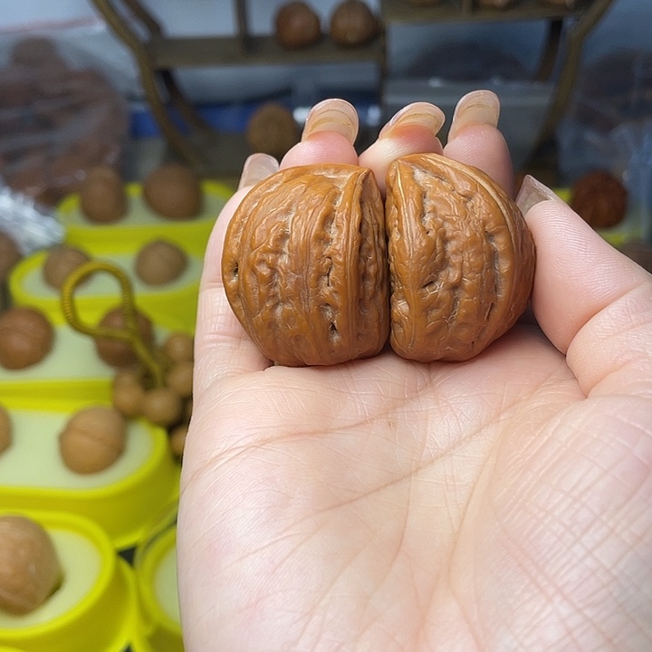 伟***文玩核桃吊坠半壁