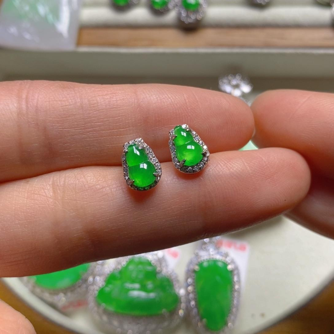 翡翠颈饰银S925镶嵌葫芦耳钉