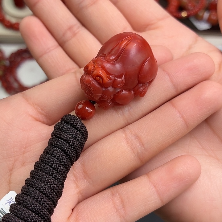 南红玛瑙未镶嵌手链保山哑光锦红貔貅吊坠