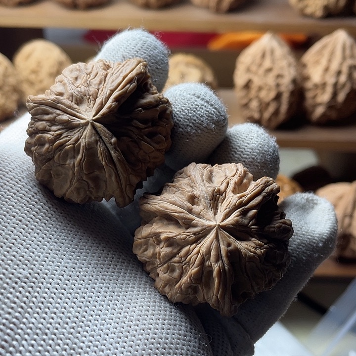 吊坠文玩核桃浮****）三楞狮子头39