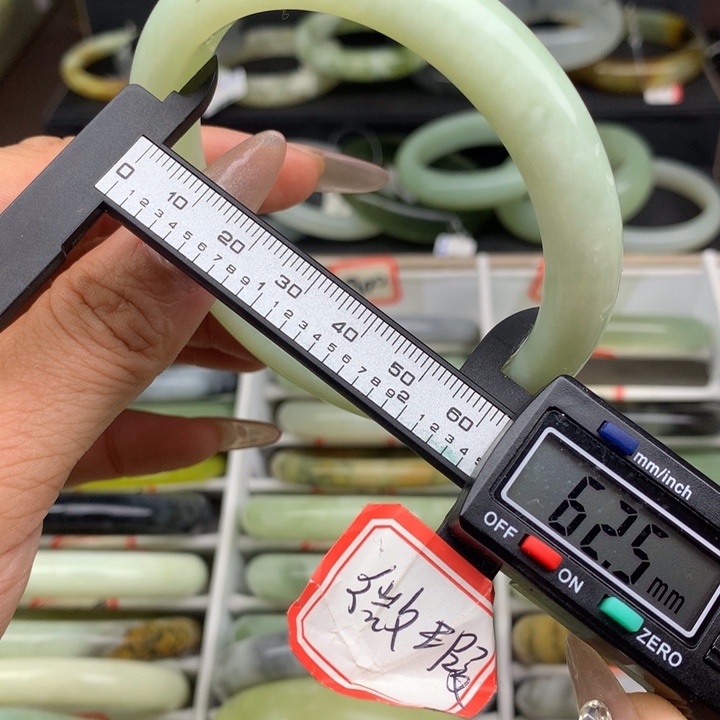 蛇纹石玉未镶嵌手镯909