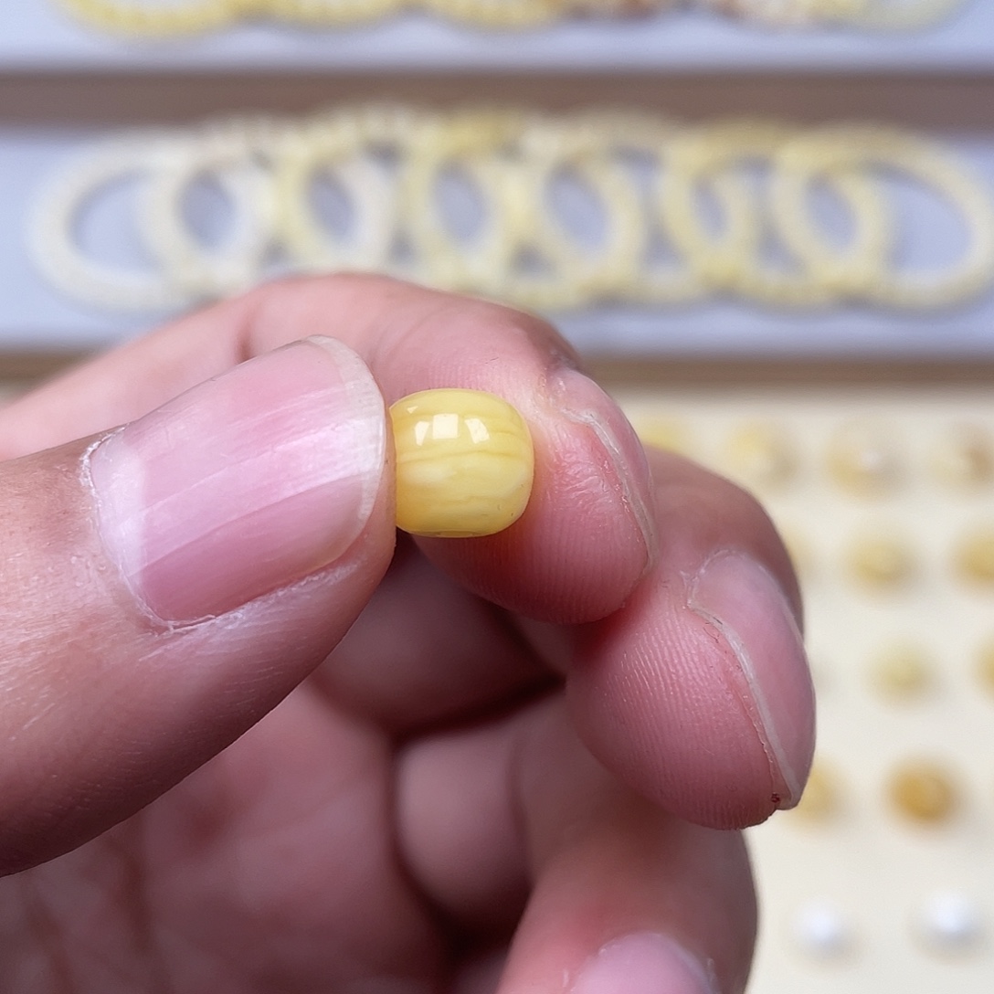 琥珀未镶嵌裸石8mm