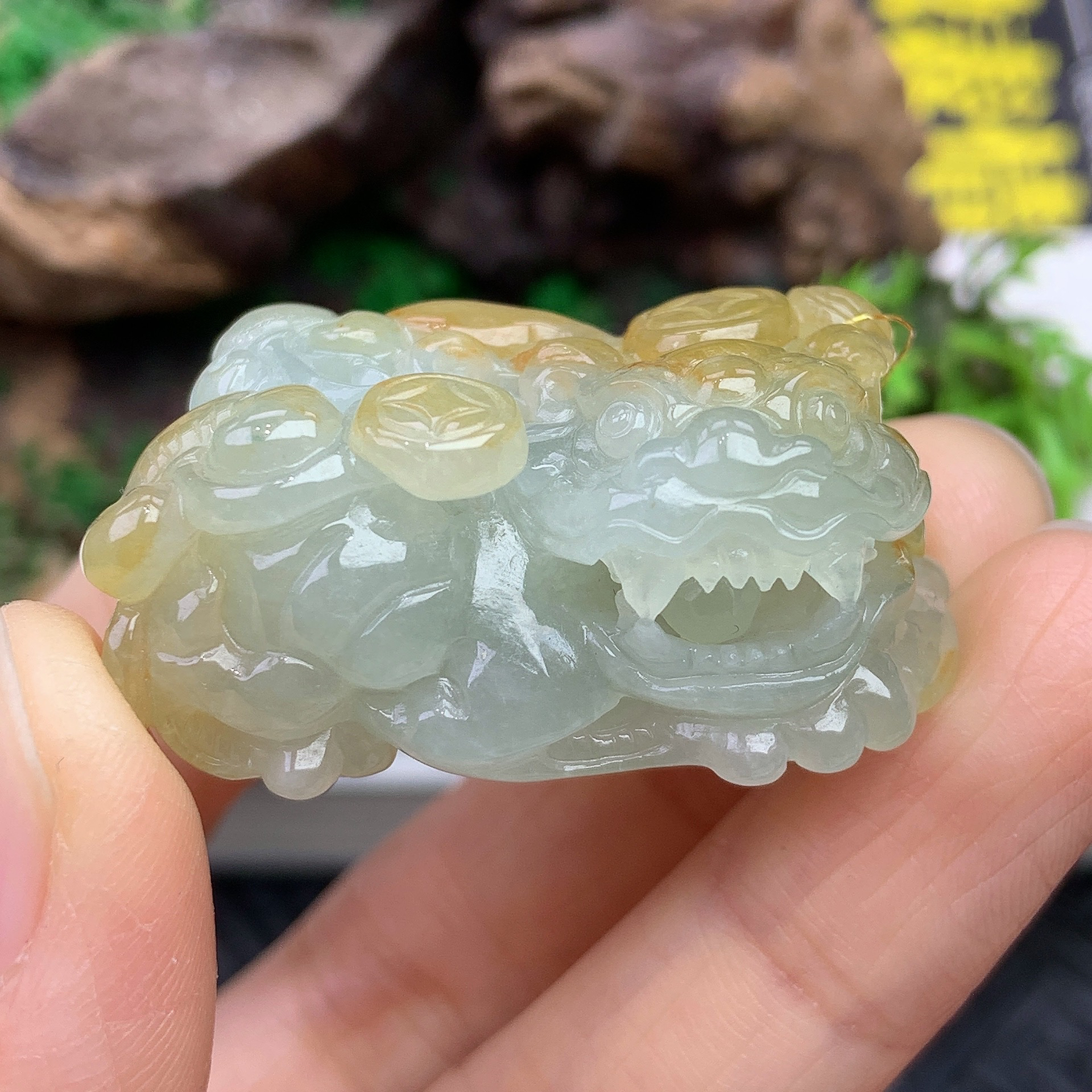 天然缅甸A货翡翠冰飘黄翡口含珠霸王貔貅吊坠，尺寸36.5-20.1-15.7