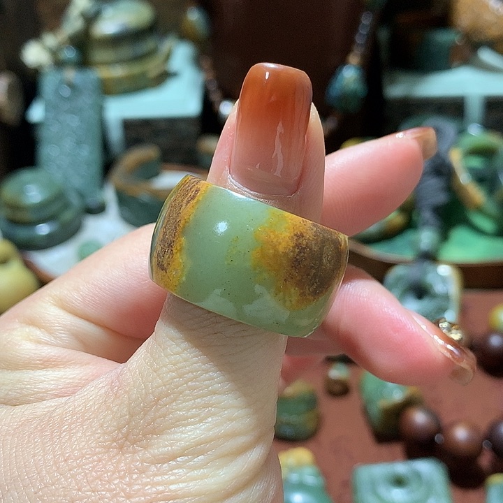 未镶嵌岫岩河磨玉（透闪石质玉）挂件